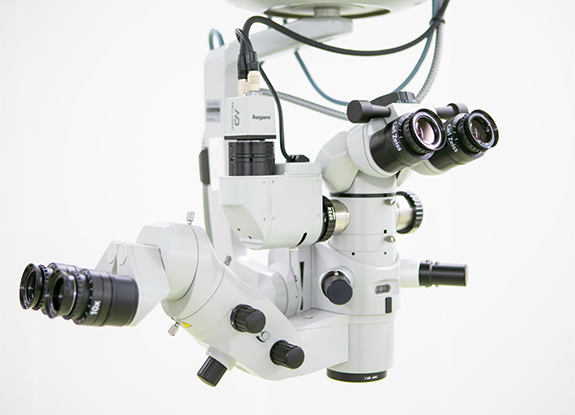手術顕微鏡 OPMI Lumera T（カールツァイス社製）